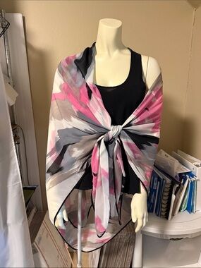 Lightweight Pink & Gray Floral-Print Scarf Wrap